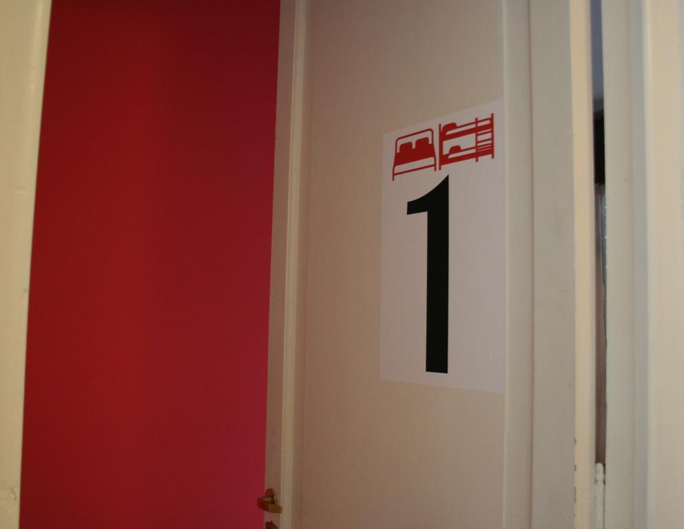 Antonieta Hostal *